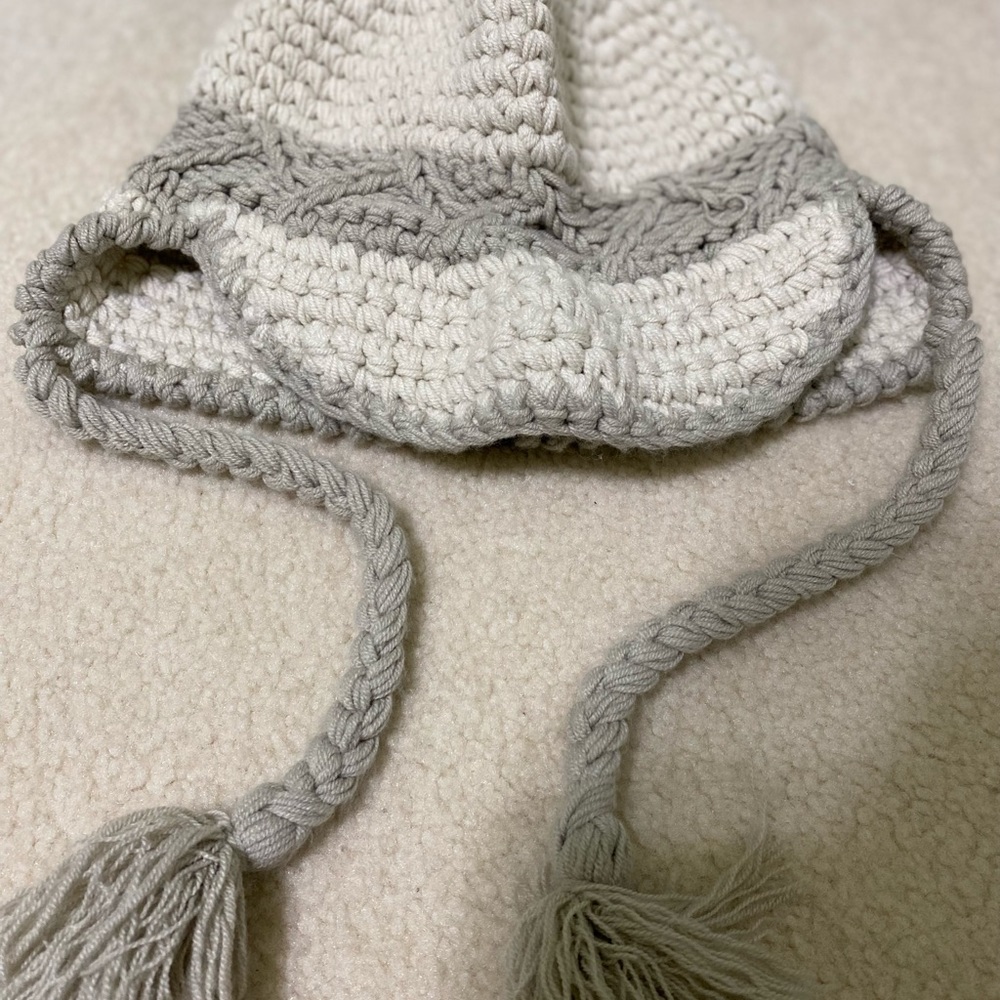 Fur knitted snowboard hat with tassels and lip